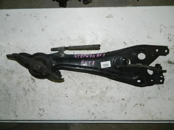 Рычаг подвески HONDA STEPWGN RF3 Зад Прав (Контрактный)