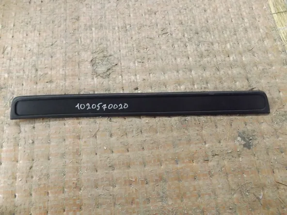 Накладка на порог внутренняя SUBARU FORESTER SHJ Перед Прав (Контрактный) 1020570020