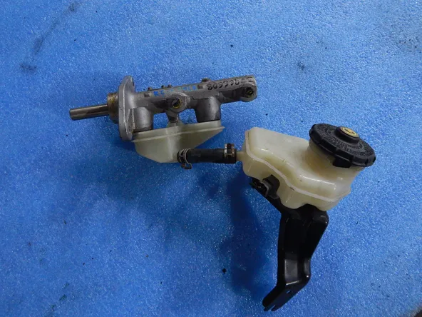 Главный тормозной цилиндр HONDA CR-V RE4 (Контрактный) 37966608