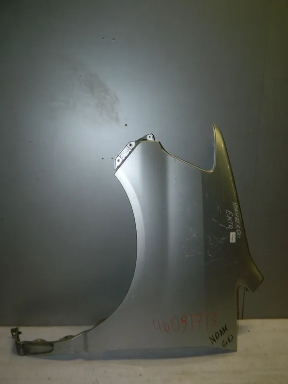 Крыло TOYOTA NOAH AZR60 Перед Лев (Контрактный) 46091713