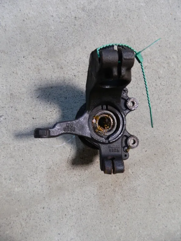 Ступица MAZDA PREMACY CREW Перед Лев (Контрактный) 79591338