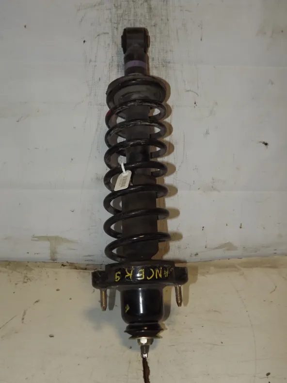 Стойка подвески MITSUBISHI LANCER CS5W Зад (Контрактный) 35023421