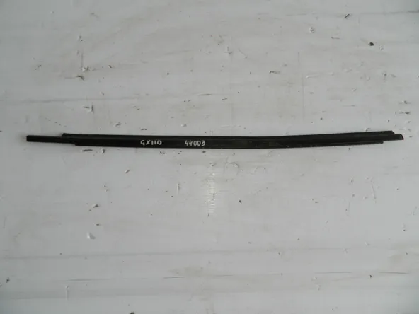 Молдинг стекла TOYOTA MARK II GX110 Зад Прав (Б/У) 7573022270