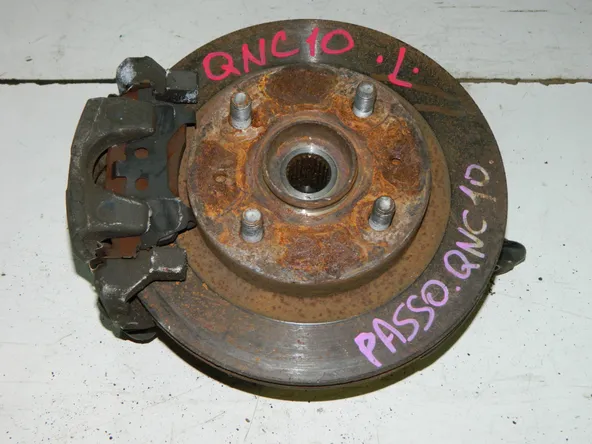 Ступица TOYOTA PASSO QNC10 Перед Лев (Контрактный) 40940820