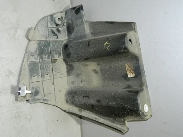 Пыльник заднего бампера Kia Sportage QL G4NA Прав (Б/У)