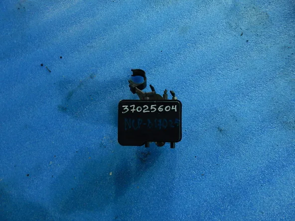 Блок ABS TOYOTA SIENTA NCP81 (Контрактный) 37025604