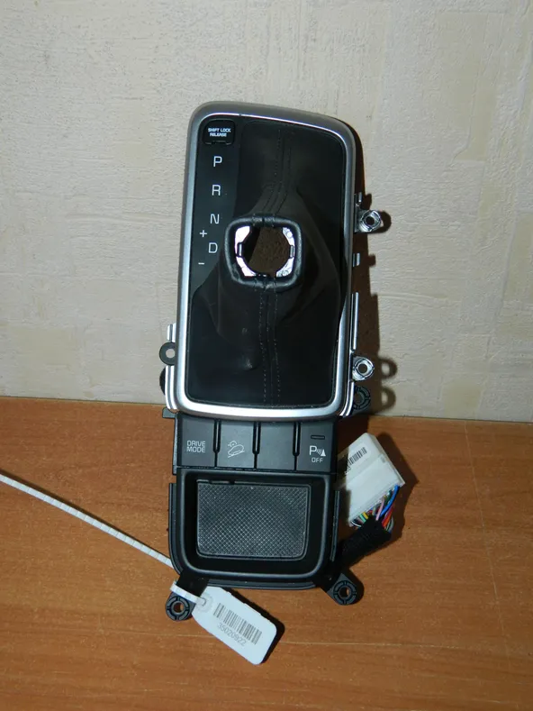 Накладка на кулису КПП Kia Sportage QL G4NA (Б/У)