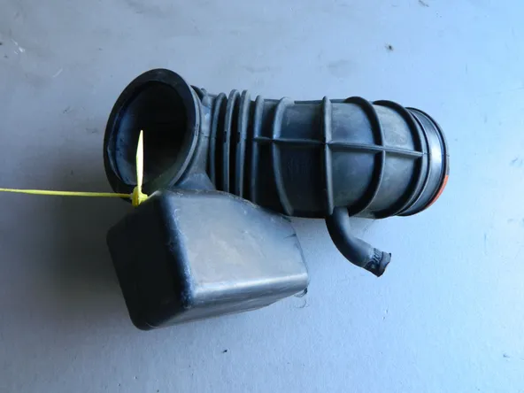 Патрубок воздушного фильтра VOLVO S60 B5244S (Контактный) 40940491