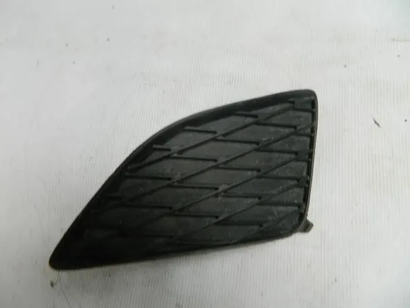 Заглушка бампера TOYOTA COROLLA Лев (Контрактный)