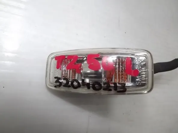 Повторитель поворотника TOYOTA LAND CRUISER PRADO TZ50 Лев (Контрактный)