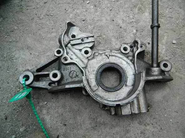Насос масляный MAZDA DEMIO DW B3 (Контрактный) 81530887