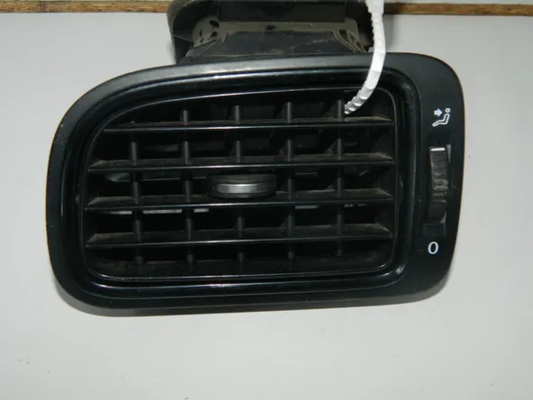 Дефлектор воздушный Volkswagen Polo MK5 CFN Лев (Б/У)