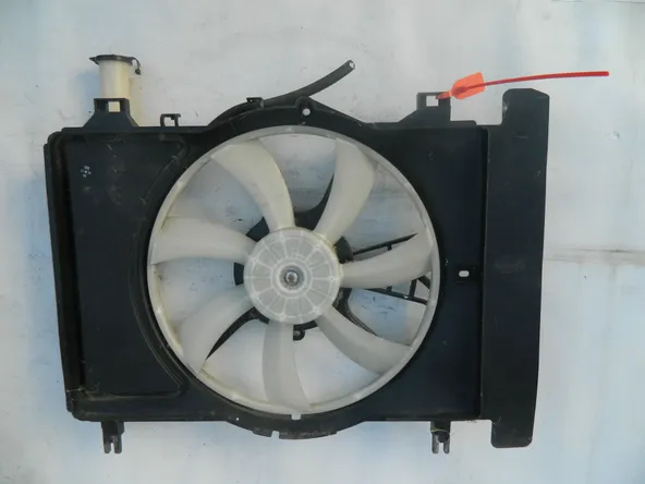 Диффузор радиатора TOYOTA RACTIS NCP120 (Контрактный) 72355301