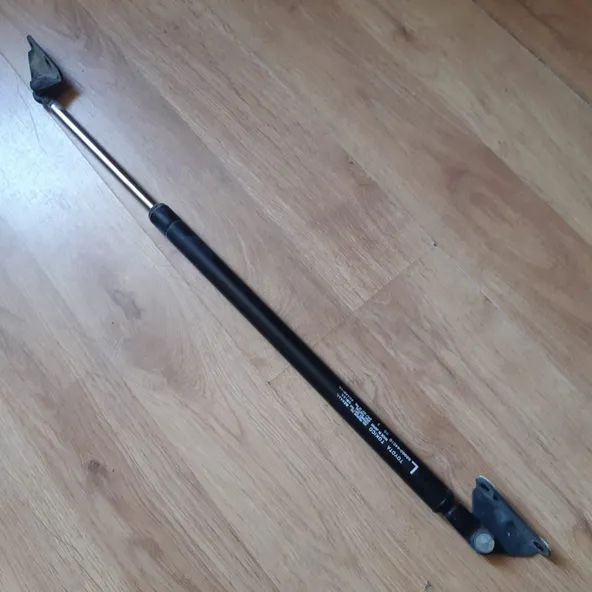 Амортизатор крышки багажника TOYOTA IPSUM SXM10 Лев (Б/У)