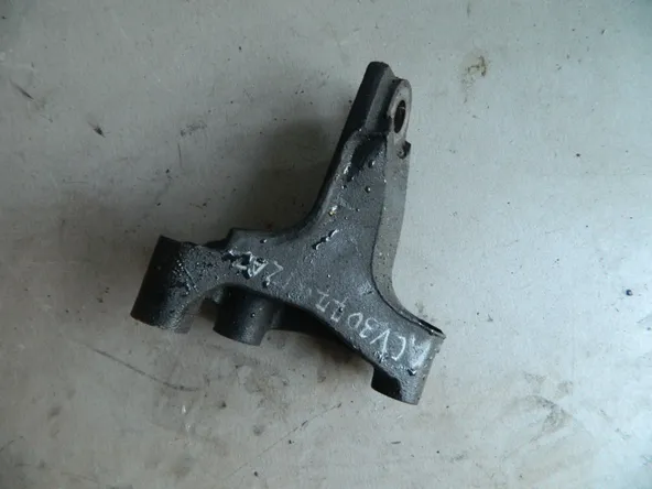 Кронштейн опоры двигателя TOYOTA CAMRY ACV30 2AZFE (Контрактный) 3779100023