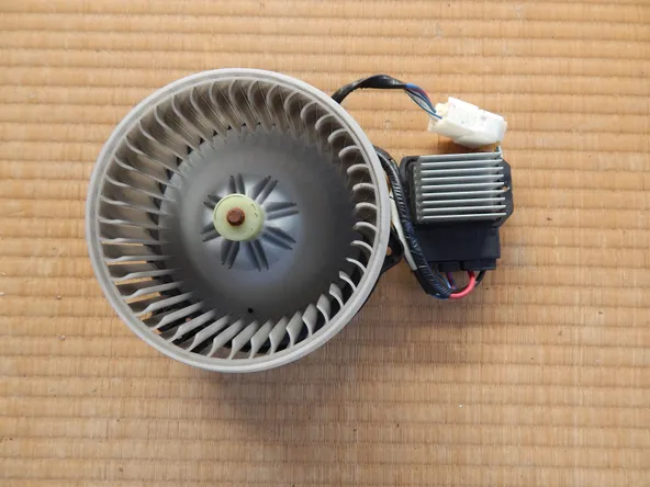 Моторчик печки Toyota Sienta NCP81 (контрактный) 37025007