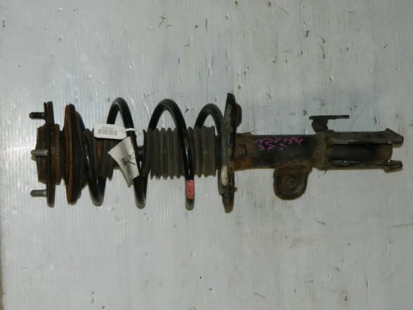 Стойка подвески TOYOTA AURIS NZE154 Перед Лев (Контрактный)