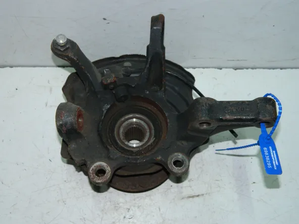 Ступица NISSAN TINO V10 Перед Лев (Контрактный) 69838295