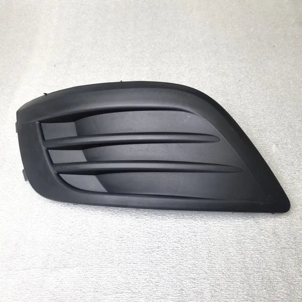 Заглушка ПТФ AKRADO AK8450000250 LADA LARGUS 2012- RH