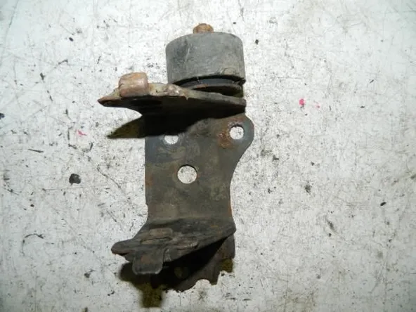 Кронштейн подушки двигателя TOYOTA AVENSIS AZT250 (Контрактный)