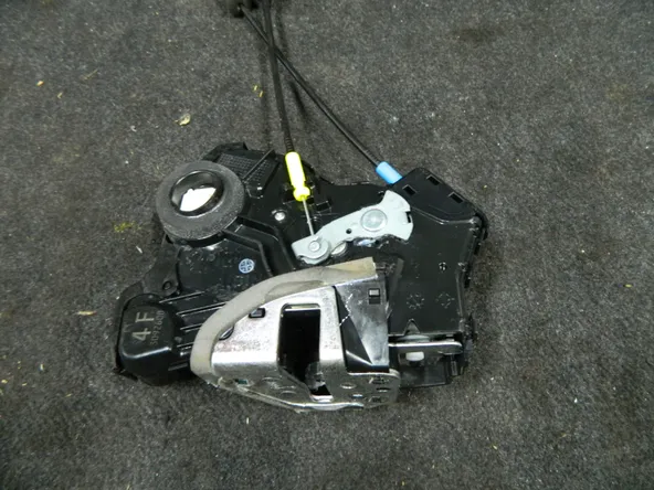 Замок двери TOYOTA CAMRY AVV50 Перед Лев (Контрактный) 1400800036