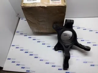 Кулак поворотный SUZUKI 4515180J52