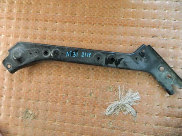 Панель рамки радиатора NISSAN X-TRAIL NT31 Перед Прав (Контрактный) 2211700009 62512JG00A