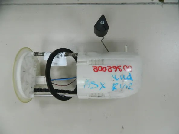 Насос топливный MITSUBISHI RVR (Контрактный)