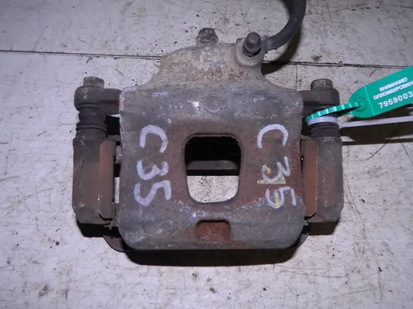 Суппорт NISSAN LAUREL C35 RB20 Перед Лев (Контрактный) 79590032