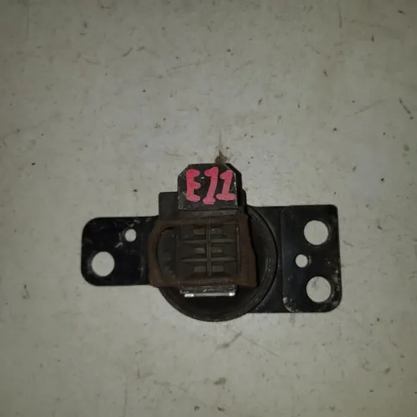 Подушка двигателя NISSAN NOTE E11 HR15DE Прав (Контрактный) 11210ED50B