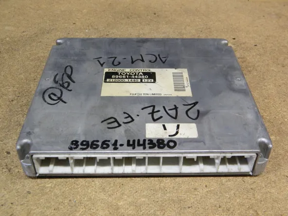 Блок управления ДВС TOYOTA IPSUM 2AZFE (Контрактный) 9895 8966144380