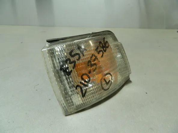 Габарит MITSUBISHI GALANT E33A Перед Лев (Контрактный) 79768336