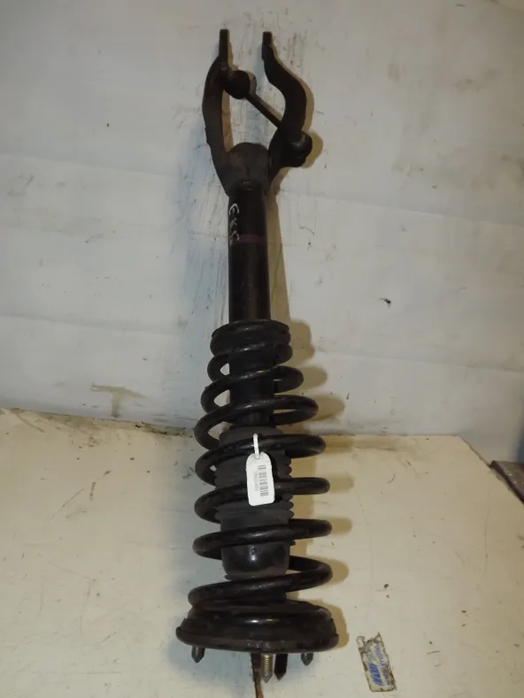 Стойка подвески MITSUBISHI GALANT E53A Перед Лев (Контрактный)