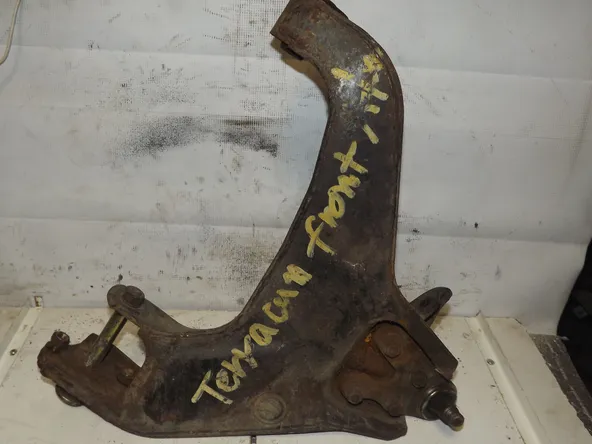 Рычаг подвески MITSUBISHI DELICA PD8W Перед Лев (Контрактный)