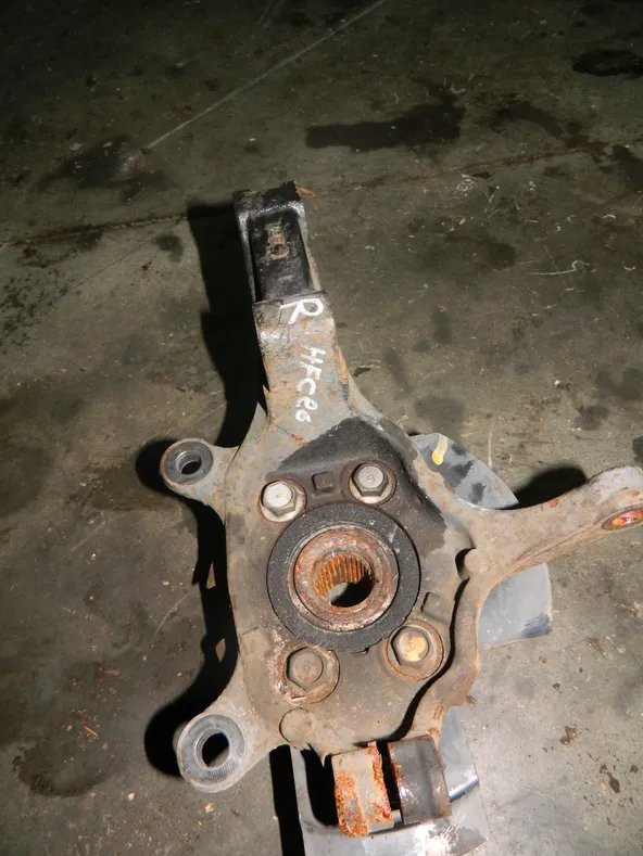 Ступица NISSAN SERENA HFC26 Перед Прав (Контрактный) 1040150652