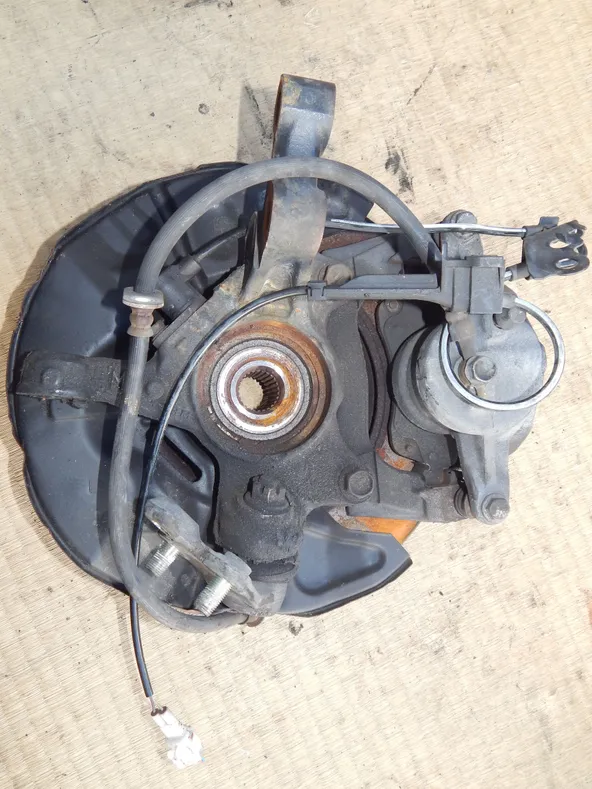 Ступица TOYOTA AVENSIS AZT250 Перед Лев (Контрактный) 37550801