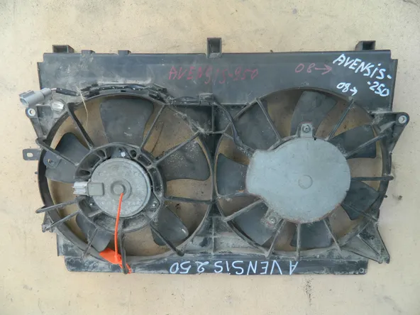 Диффузор радиатора TOYOTA AVENSIS AZT250 (Контрактный) 65243202