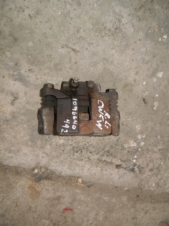 Суппорт MITSUBISHI OUTLANDER CW5W Зад Лев (Кoнтрактный) 1096640492