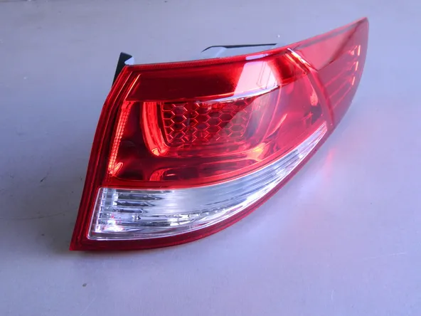 Фонарь JORDEN JH0315K2005AR KIA RIO 4 15- седан (наружный) Перед Прав 924024X500