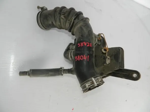 Патрубок воздушного фильтра TOYOTA CAMRY GRACIA SXV20 5SFE (Б/У) 1788174731