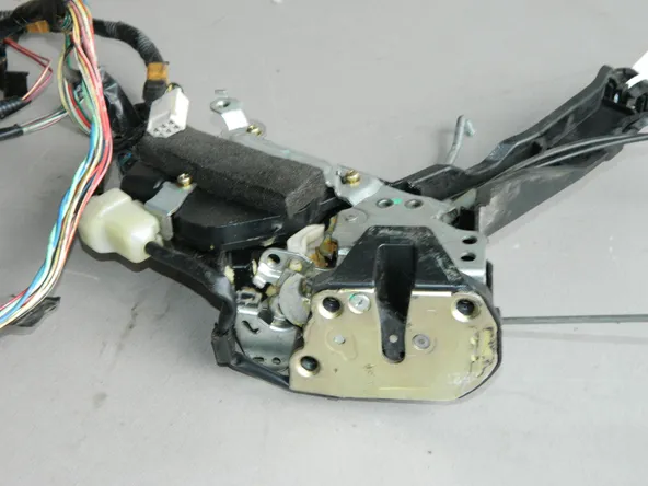 Замок двери TOYOTA PROGRES JCG11 Перед Прав (Б/У)