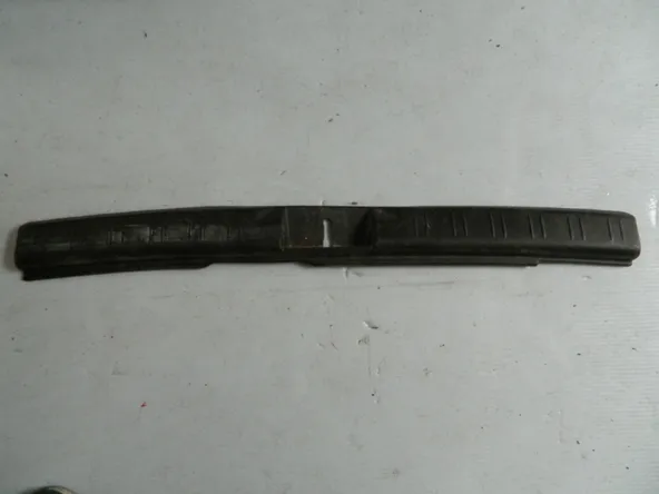 Обшивка замка багажника SUBARU FORESTER SG5 (Контрактный)