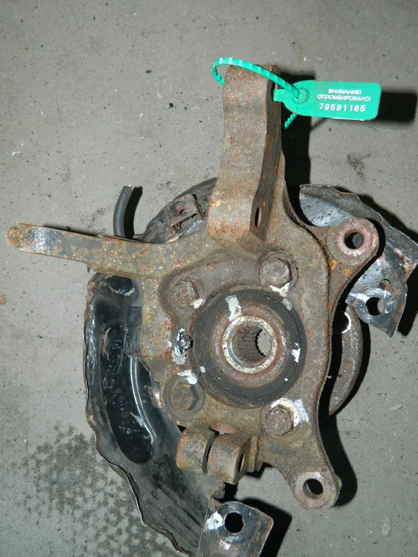 Ступица MITSUBISHI CHARIOT N84W Перед Лев (Контрактный) 79591185