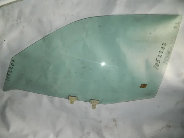 Стекло двери NISSAN PRIMERA P11 Перед. Лев (Контрактный) 1052207