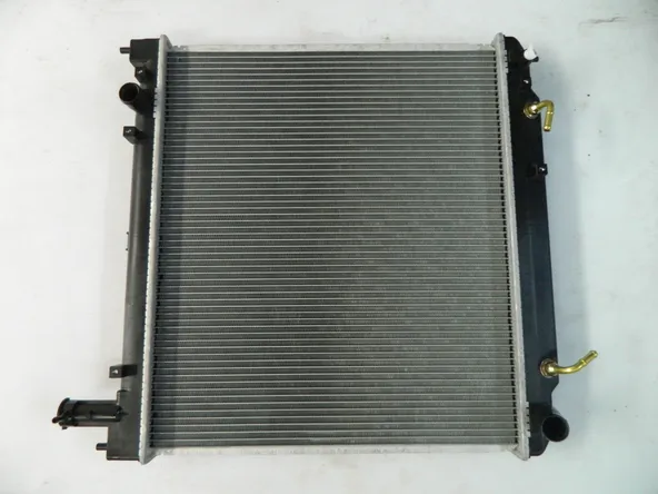 Радиатор охлаждения SAT TY0010LH18 TOYOTA  HIACE, HIACE REGIUS, TOURING HIACE