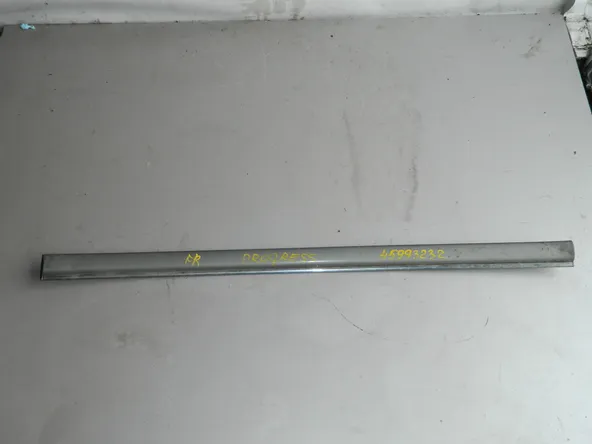 Молдинг двери TOYOTA PROGRES JCG11 Перед Прав (Б/У)