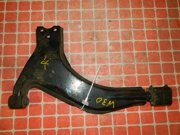 Рычаг подвески NISSAN LARGO W30 Перед Прав (Контрактный) 45990122