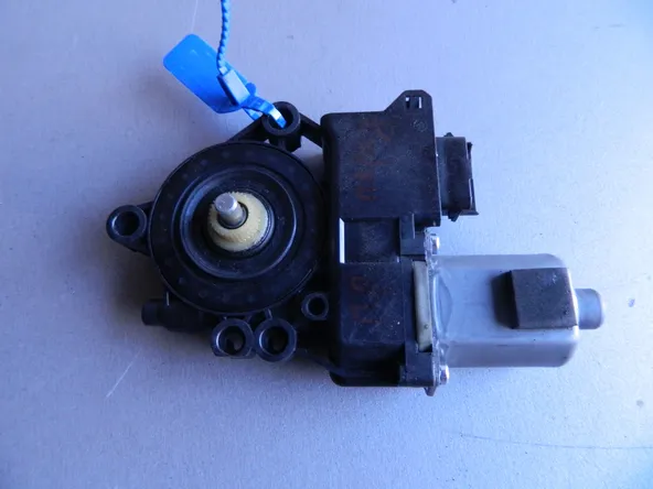 Моторчик стеклоподъемника HYUNDAI EQUUS VI Перед Прав (Б/У) 69838402