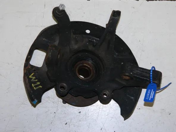 Ступица NISSAN AVENIR W11 Перед Лев (Контрактный) 69838372