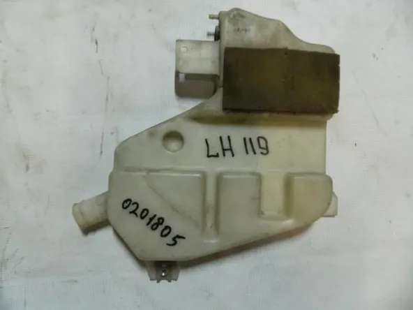 Бачок омывателя TOYOTA HIACE LH119 задний (Контрактный) 8533095J08